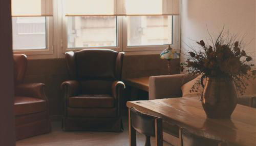 Piso céntrico de 3 habitaciones con terraza y vistas - Foto 2