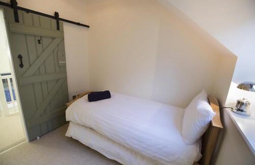 Pet friendly Cotswold Cottage with hot tub and swimming pools - Foto 14