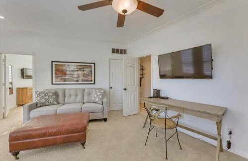 Gorgeous Vacation Home w Private Pool - Photo 42