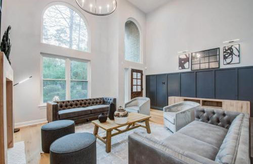 Luxury Mansion Dream Home - 6 Bed Pool Grill - Photo 3