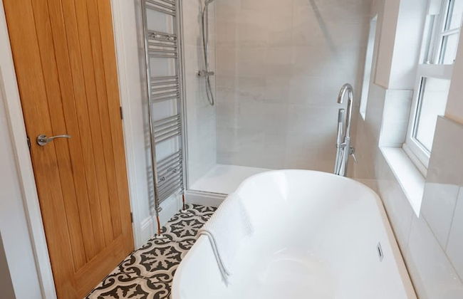 Willow Lodge With Hot Tub - Photo 13