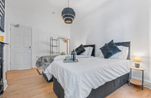 Stylish 4Bed Executive Stay WiFi and Parking - Photo 51