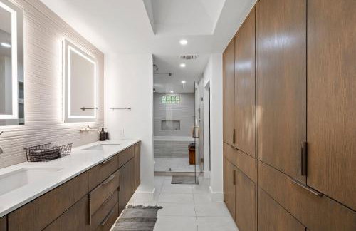 Garland Treehouse Villa: Patio Feasts & Creekside by Vacation Your way - Foto 32