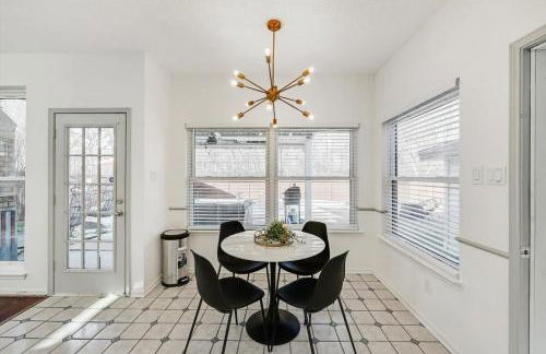 Glamorous 4BR 2,5BA Holiday Home with Pool, Game Room & Fire Pit - Foto 29