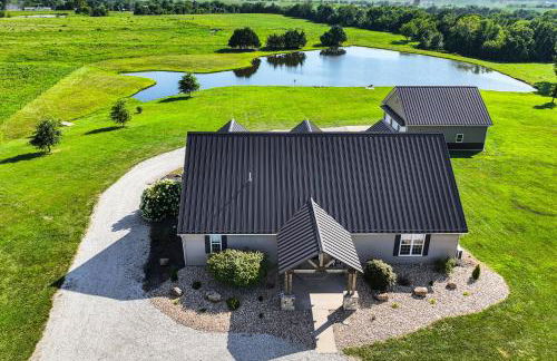 Pond Access and Fishing Cedar Lodge in Versailles - Foto 42