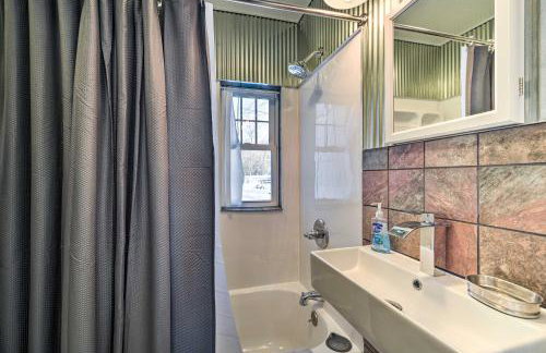 Family Home - Walk to Town and Balsam Lake! - Foto 27