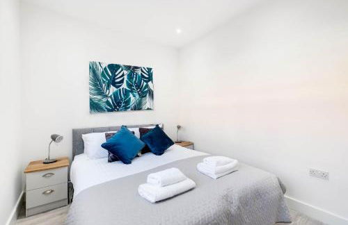 Luxurious 1 Bed Serviced Apartment with Wi-Fi - Photo 18