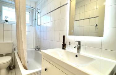 REGENCY - Exklusive zentrale 45m2 Wohnung mit Balkon, WiFi und Netflix - Foto 14