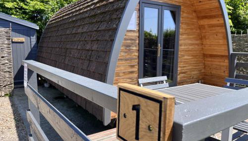 MegaPod 1 at Lee Wick Farm Cottages & Glamping - Foto 2