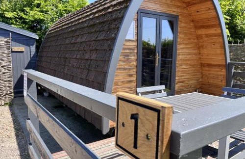 MegaPod 1 at Lee Wick Farm Cottages & Glamping - Foto 2