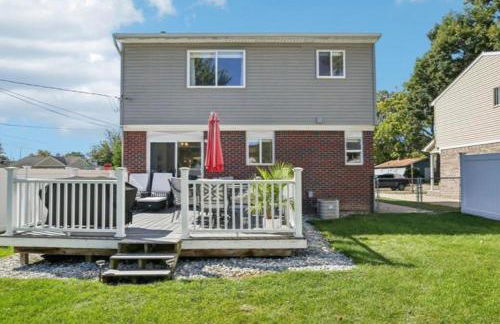 Newly Luxury Dream Home With 4 Bedroom 2 Full Bath, Full Body Massage Chair, 65Inch TV, Nice Deck, Fenced Backyard, Private Gym - Foto 24