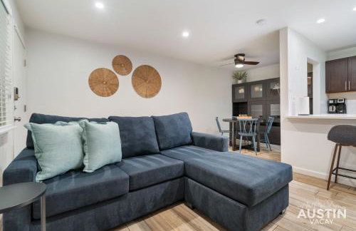 1BR 1BA Pet Friendly Condo w Pool, Gym, Walk to SoCo and Lake by Austin Vacay - Foto 10