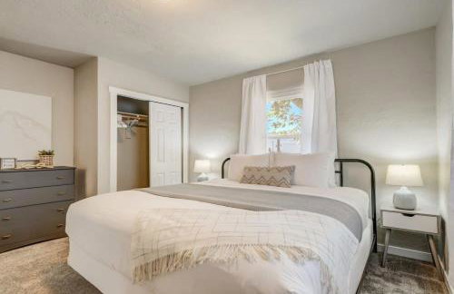 Newly Built 3BD Retreat w Mtn Views & Game Room - Foto 22