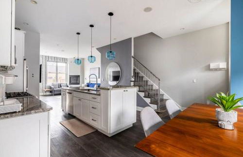 Family-Friendly 4BR Retreat Sleeps 12, Private Yard, Garage, Close to Stadiums, Casino & Downtown - Foto 17