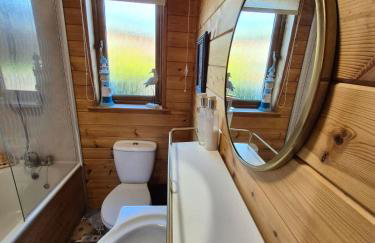 3-Bed Ocean View Lodge - Parking & Terrace - Photo 33