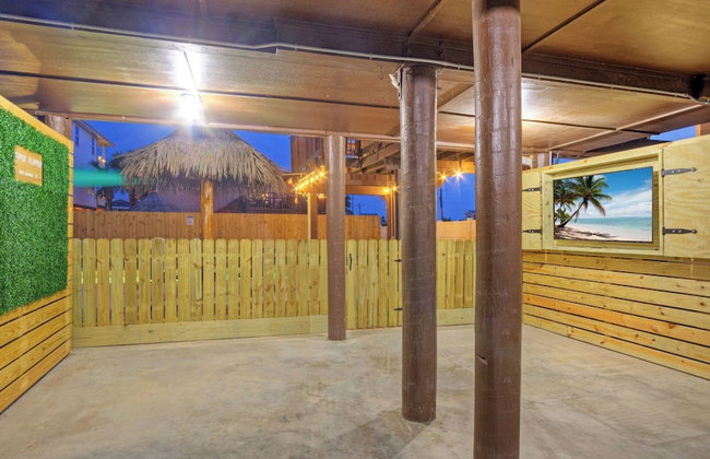 Private Pool, Yard, Deck, by the Nature Preserve! Tipsy Flipper by Avantstay - Photo 97