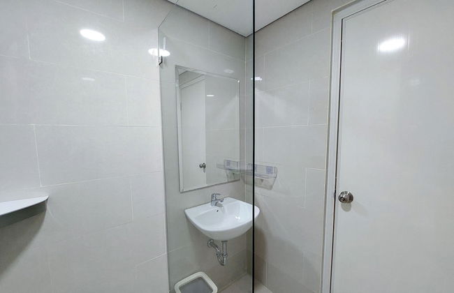 Good Deal and Strategic Studio at Podomoro City Deli Medan Apartment - Foto 13