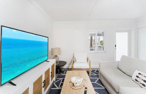 Boca Waterfront Oasis Walk to Beach with Pool, Hot Tub, Gym - Foto 45