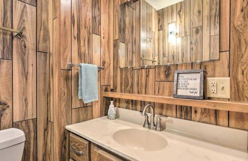 Retro Rhinelander Lake Retreat with Fire Pit! - Foto 19