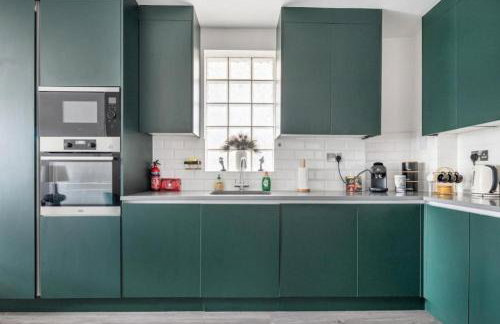 Luxury 2 Bedroom Apartment near London Bridge Sleeps 6 - Photo 7