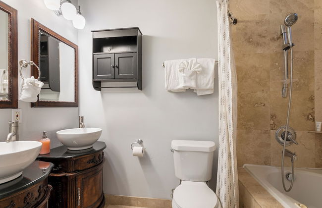 Modern 3BR Condo With Pool - Foto 30