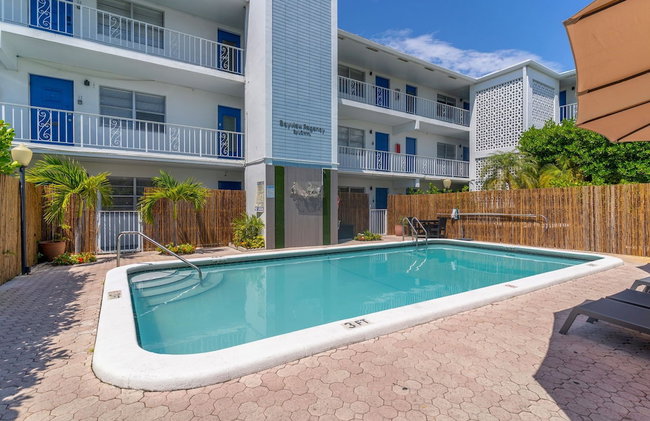 Bayview Regency Apartments By Lowkl - Photo 144