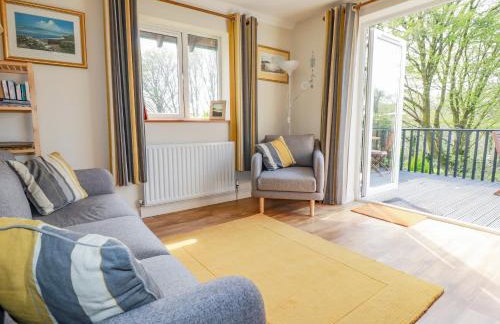 Little Oaklands - Photo 2