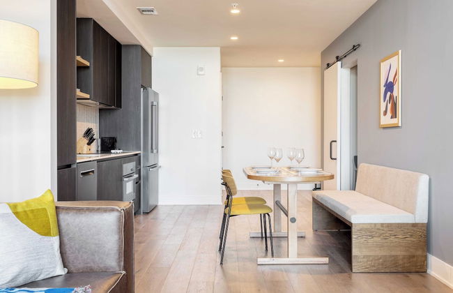 New Austin High Rise w/ Luxe Amenities Rooftop Pool, Gym, Yoga Studio & More! - Foto 9