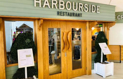 Family Seaside Retreat Private Stay at 5-Star Rockley Holiday Park Poole - Photo 46