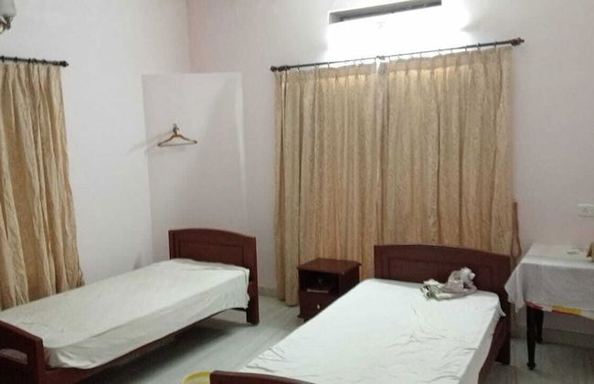 De Royale Summit Home Stay - Photo 1