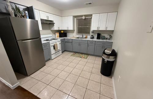 Charming Large 3 beds-2 bath Newark EWR NYC - Photo 10