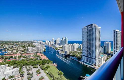 Stunning Penthouse Suite Waterfront 2BD 2BA - Foto 6