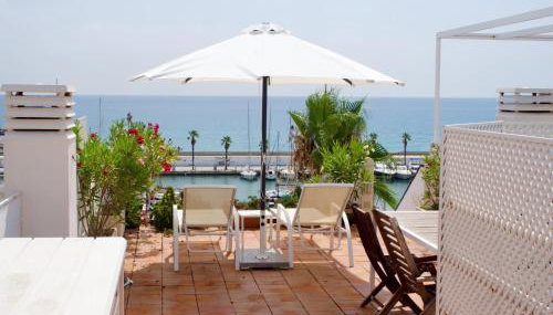 Stunning sea views over marina with swimming pool - Foto 3