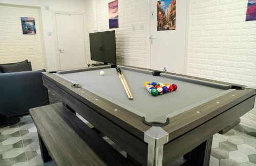 Modern 4-Bed Retreat in Prestwich, Perfect for Weekend Getaways - Foto 1