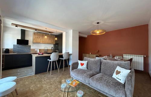 Altitude Élégante - Centre Ville - WIFI - Balcon - Foto 8