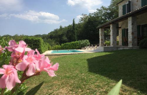 Spacious villa with 10x5m pool, aircon. Rural retreat, stunning views. - Foto 4