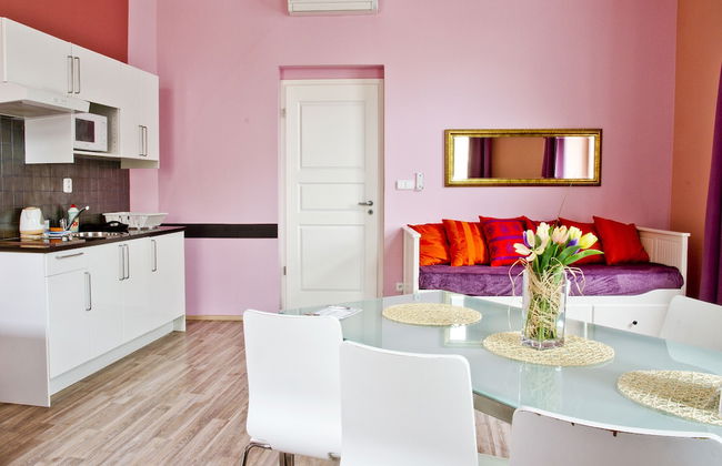 Royal Court Apartments - Photo 32