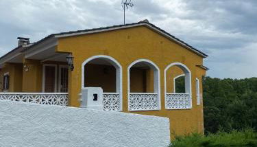4 Bed Villa - Sleeps 8 - Pool - HotTub - Garden - Foto 1