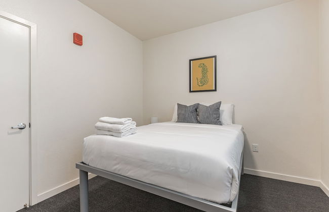 Modern Apartment With Upgraded Amenities Near CSU - Foto 20