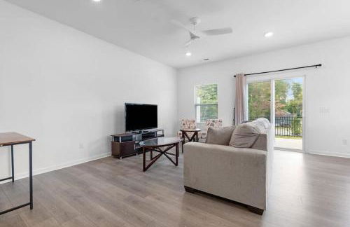 Brand New Townhome 2024 Great Deal - Foto 3