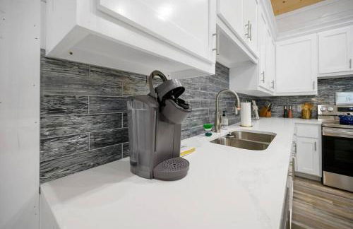 Diamond Cabin w/ jet shower & secluded back deck! - Foto 44