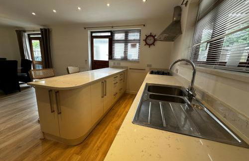 Your Lake side Retreat Sleeps 10-12 Nr Park & Sea - Photo 36