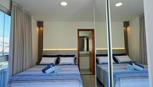 Cobertura Duplex no Campeche Florianópolis, 2 quartos com ar-condicionado, 3 banheiros, WiFi 1Gb, Cozinha completa, Estacionamento, Amplo terraço coberto com churrasqueira - Foto 3, towels, wardrobe