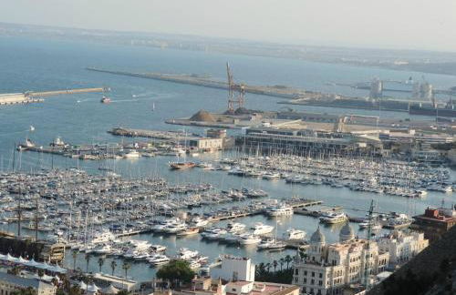 Piso Grande Amplio para grandes grupos 4 Dormitorios 2 baños,Asc 4AC y WIFI - Photo 75