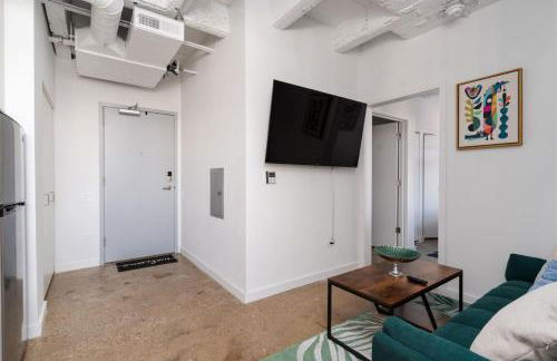 Elegant Stylish Loft Oasis Uptown Rooftop WFH Gym - Photo 14