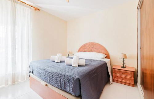 Piscina, terraza, espaciosa y buena energía - Photo 6