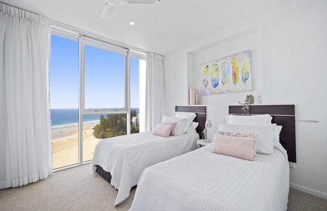 Reflection Tower Two - Photo 19