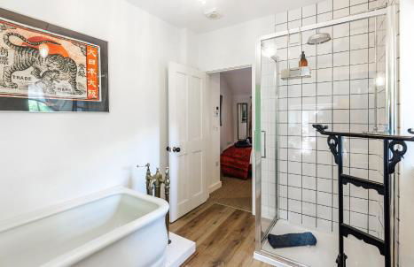 Delightful Cotswold Cottage for two, Log Burner, Garden & Dog Friendly - Photo 17