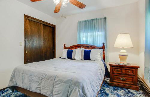 Waterfront Berry Lake Getaway with Sunroom! - Foto 12