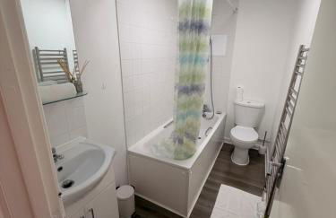 Prime 1BR Earls Court Walk to Tube Zone 1 - Photo 12